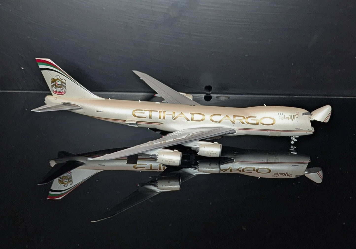 1:400 Etihad Cargo B747 8F “Interactive Series” JC Wings