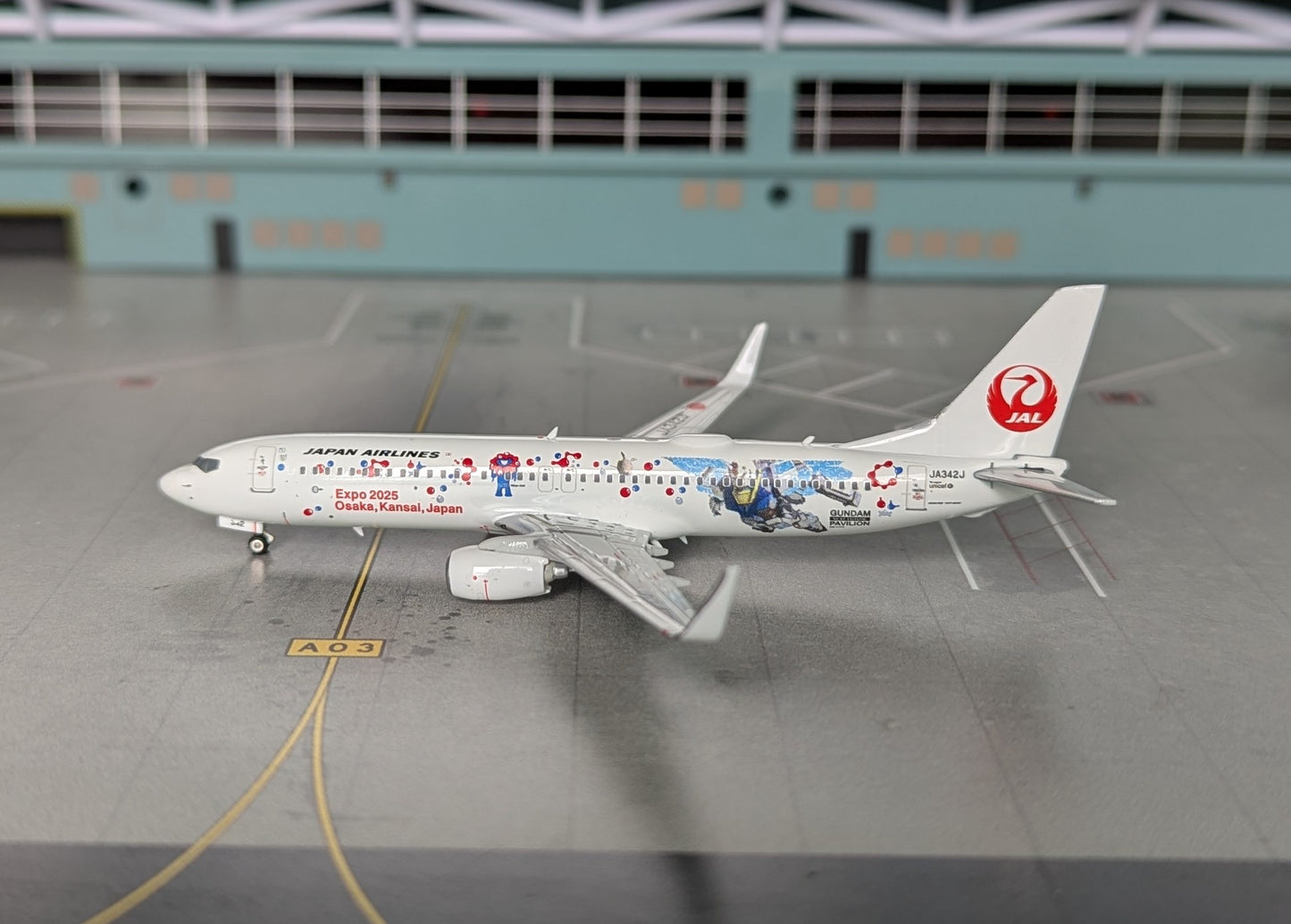 1:400 Japan Airlines B737-800 “Gundam” Phoenix Models