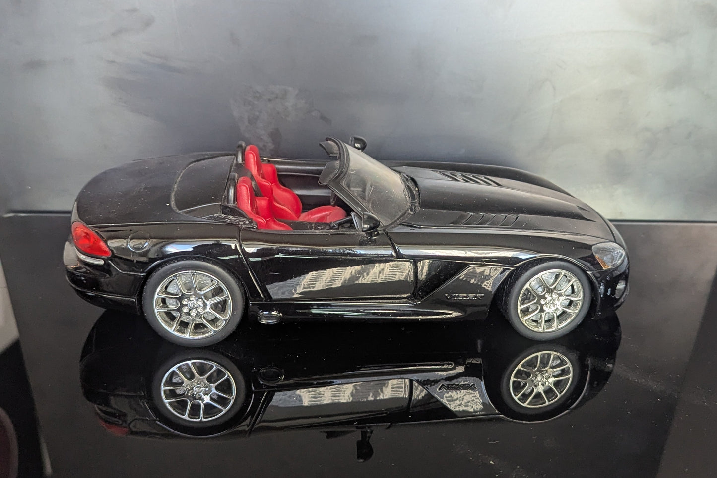 1/18 Dodge Viper HotWheels No Box* -Diecast Model Car