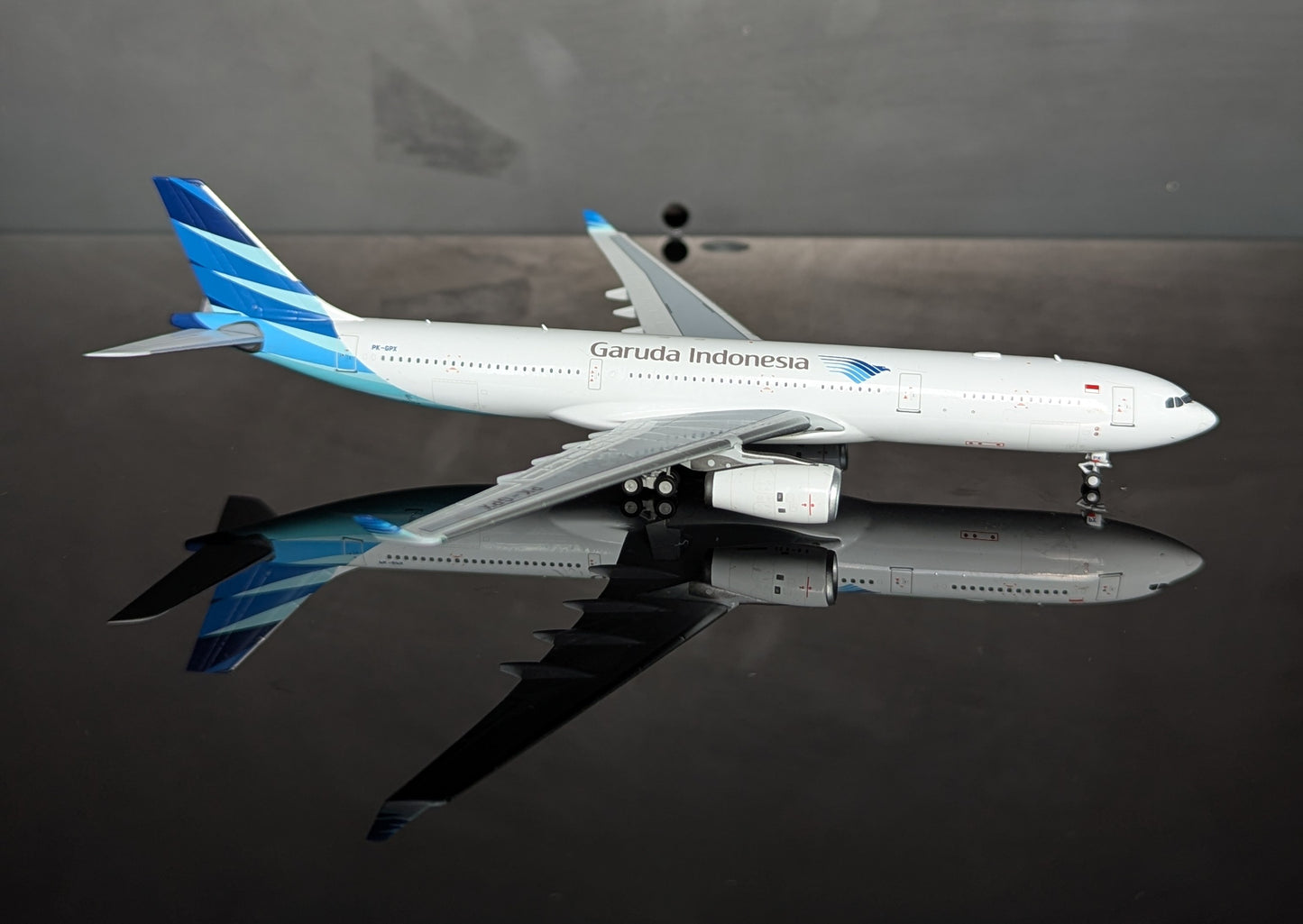 1:400 Garuda Indonesia A330-300 PK-GPX “Hana Travel Go Card” Airlines NG Models
