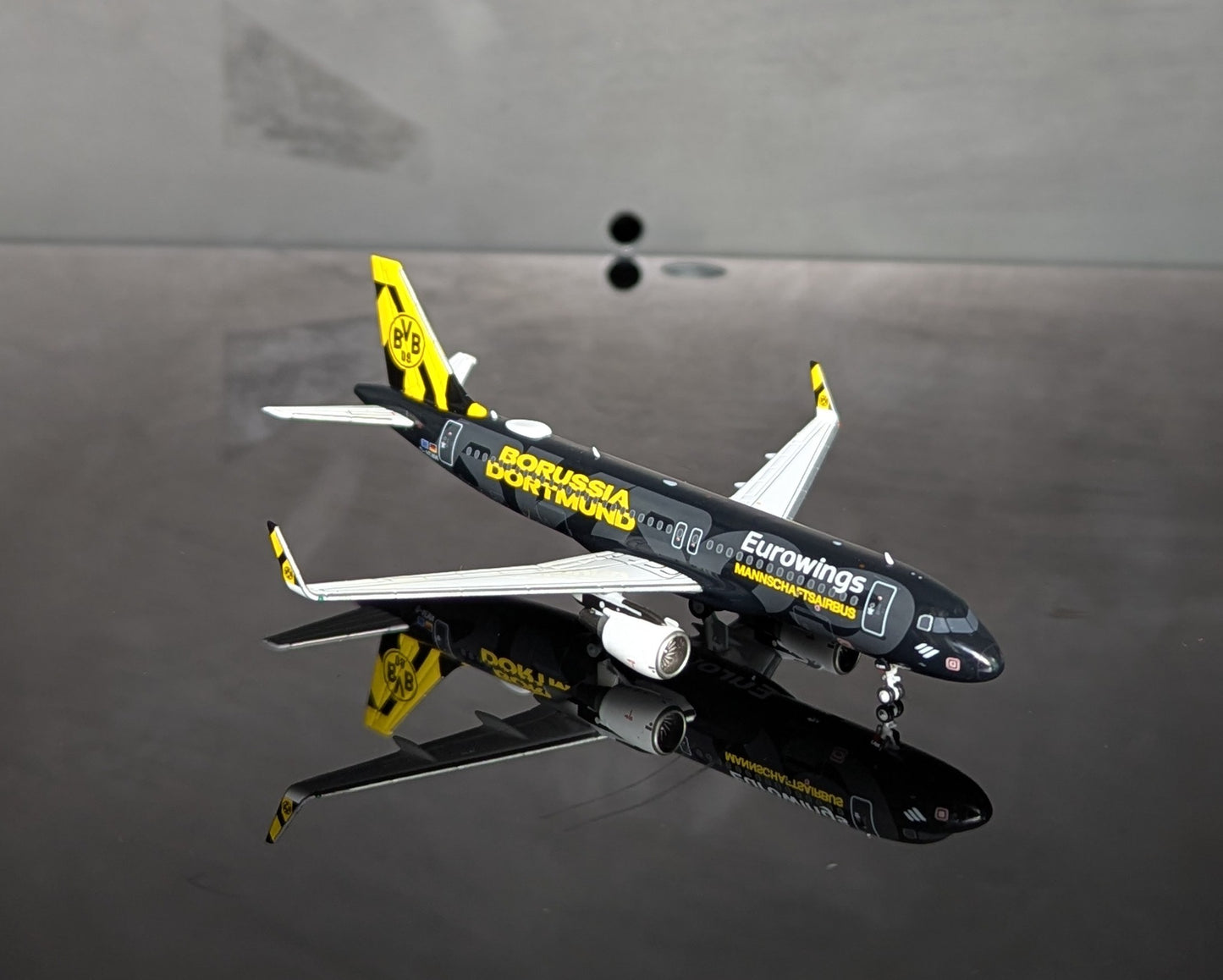 1:400 Eurowings A320-200 D-AEWM (New BVB FanAirbus Livery) NG Models