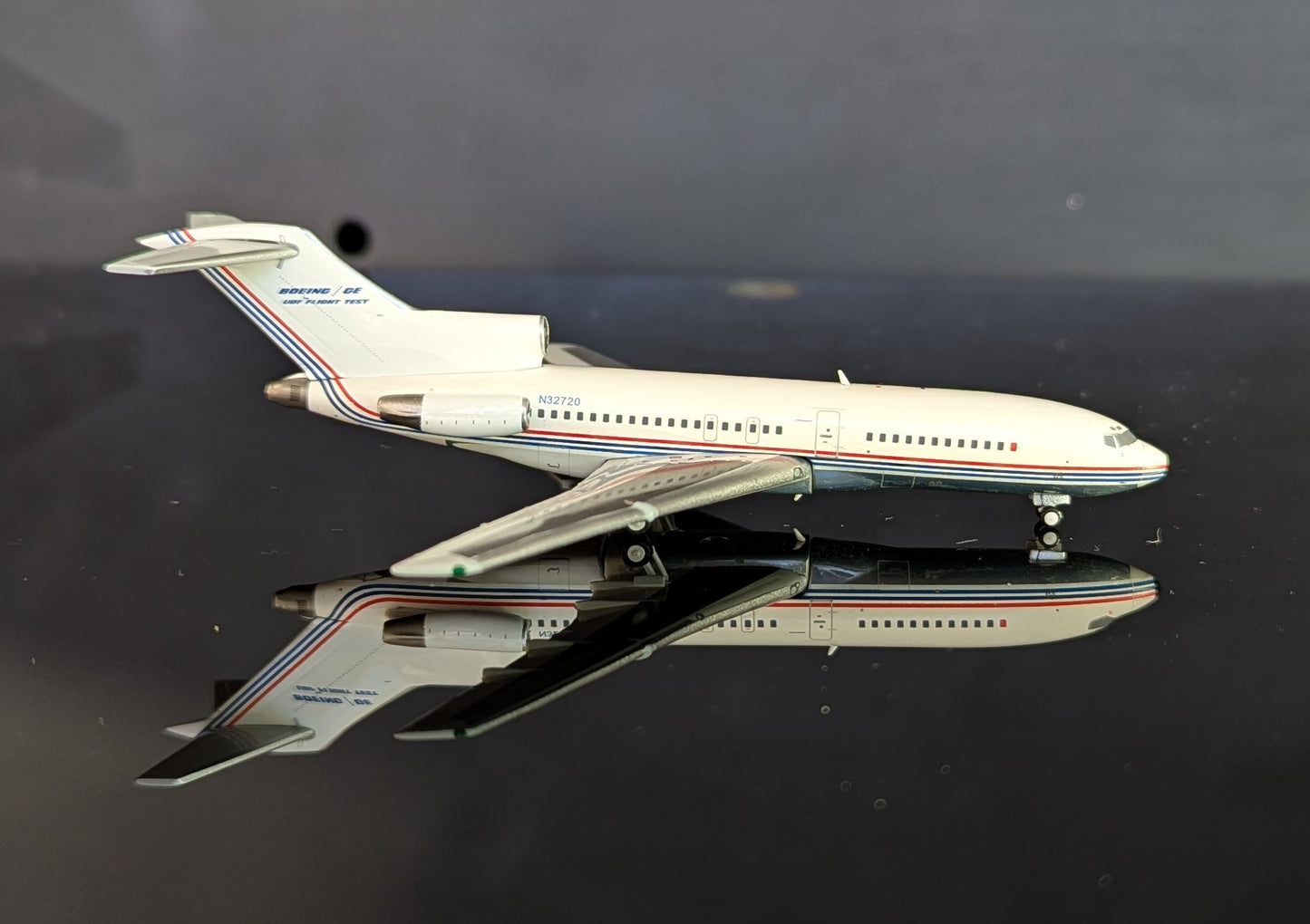 1:400 Boeing Corporation B727-100 “Test Flight Fantasy” JC Wings