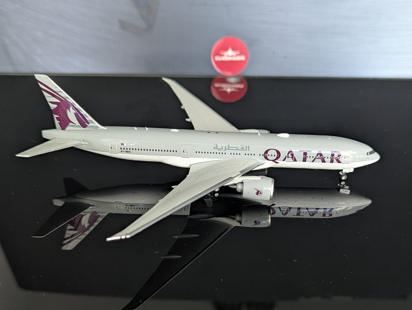 1:400 Qatar Airways B777-200LR Phoenix Models
