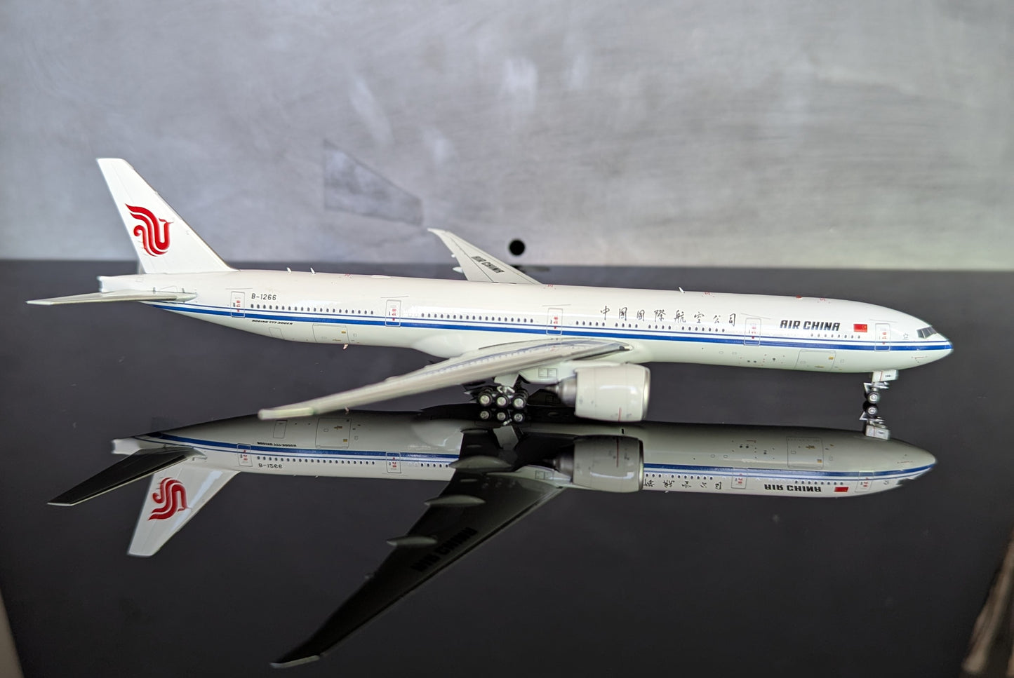 1:400 Air China B777-300ER B-2085 Aviation 400