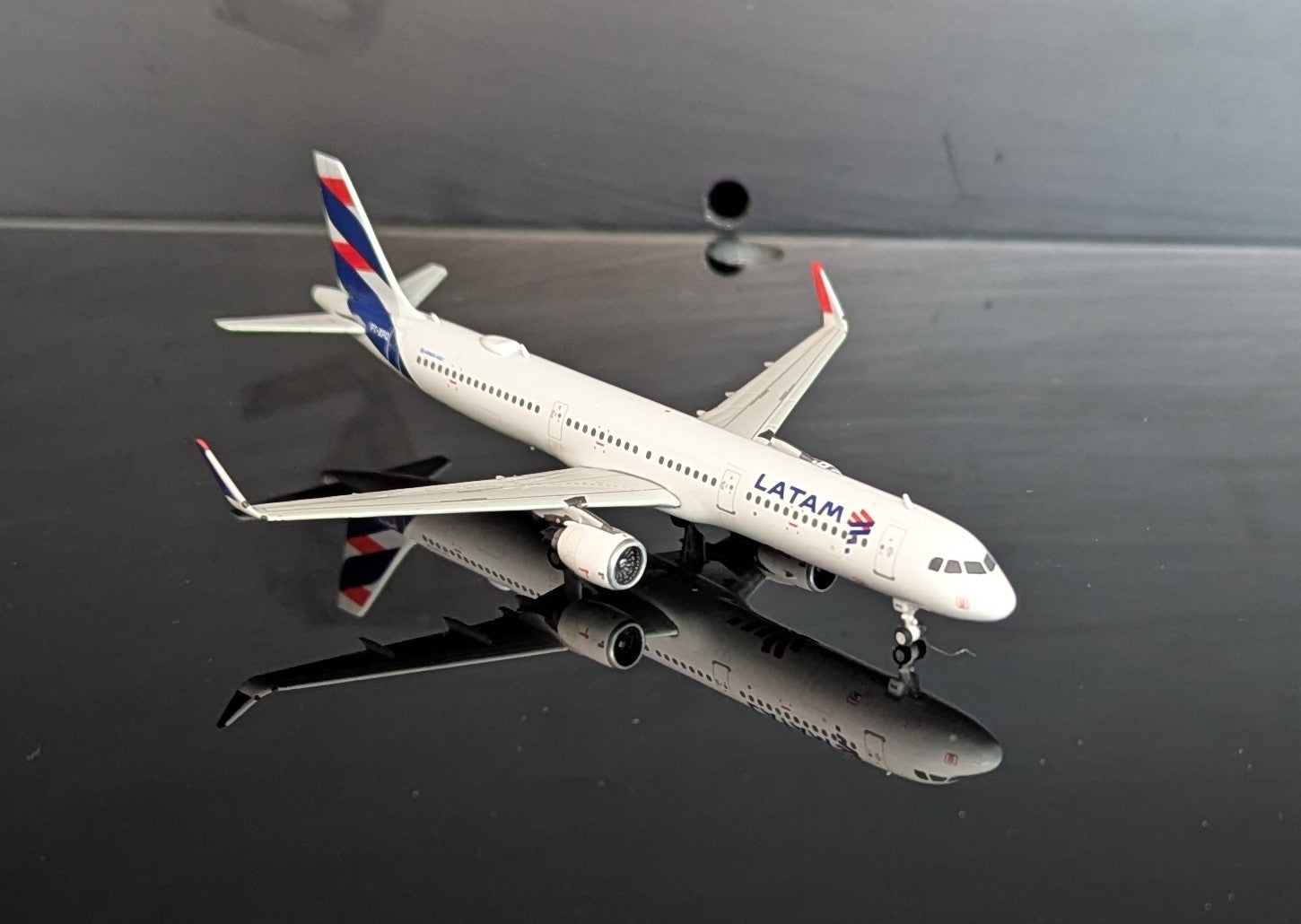 1:400 LATAM A321-200 Phoenix Models – mv400models