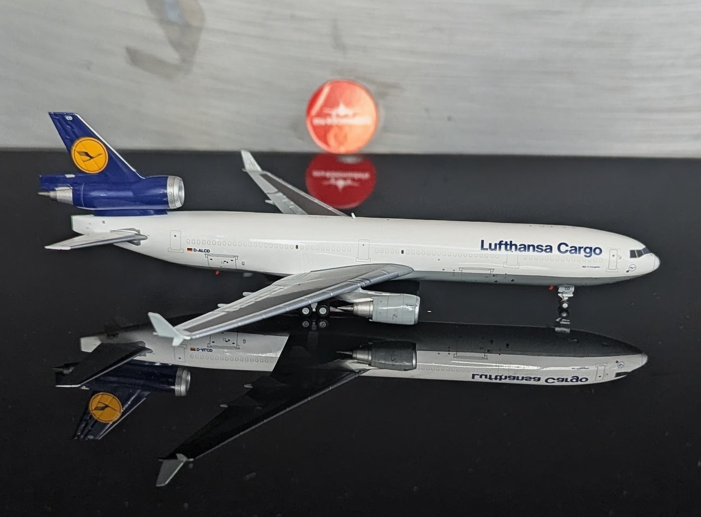 1:400 Lufthansa Cargo MD-11 YY Wings
