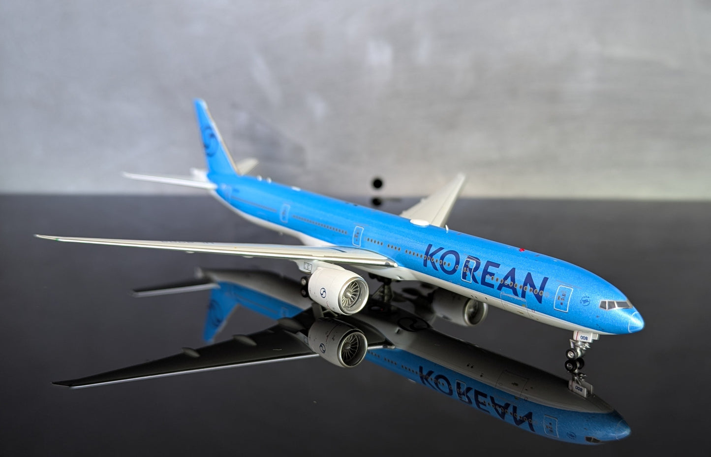 1:400 Korean Air B777-300ER detachable gear Aviation 400