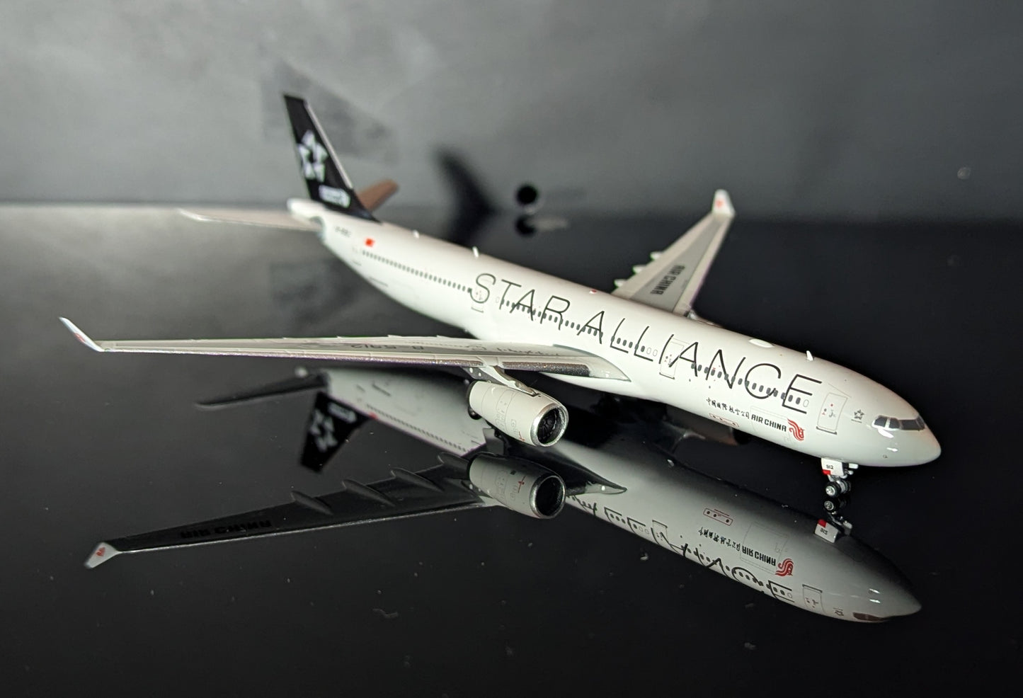 1:400 Air China A330-300 “Star Alliance” Phoenix Models