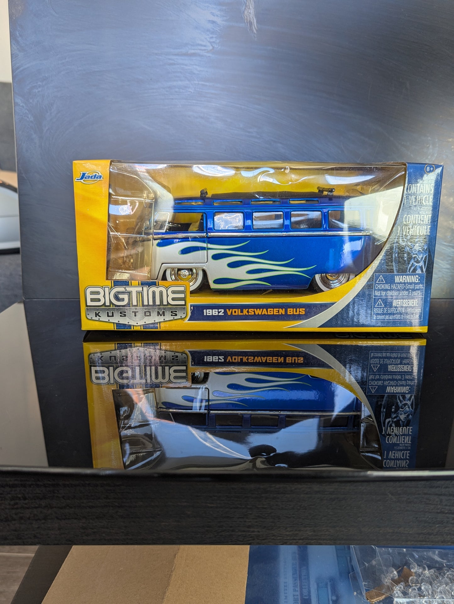 1/24 BIGTIME Muscle 1962 Volkswagen Bus "DUB City" Jada Toys -Diecast Model Car