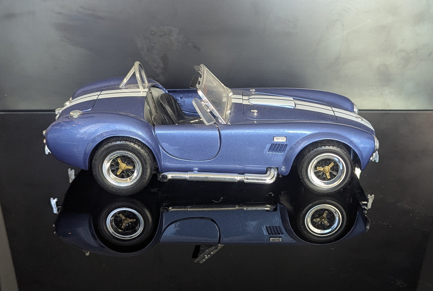 1/18 Shelby Cobra 427 Road Signature No Box* -Diecast Model Car