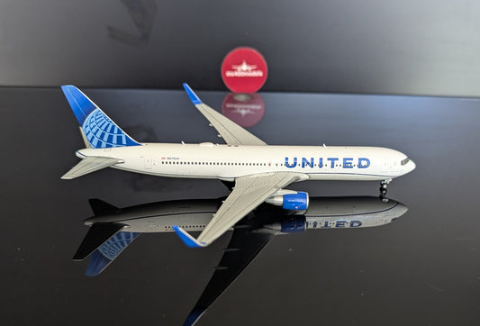 1:400 United Airlines B767-300ER “Evo Blue”Gemini Jets