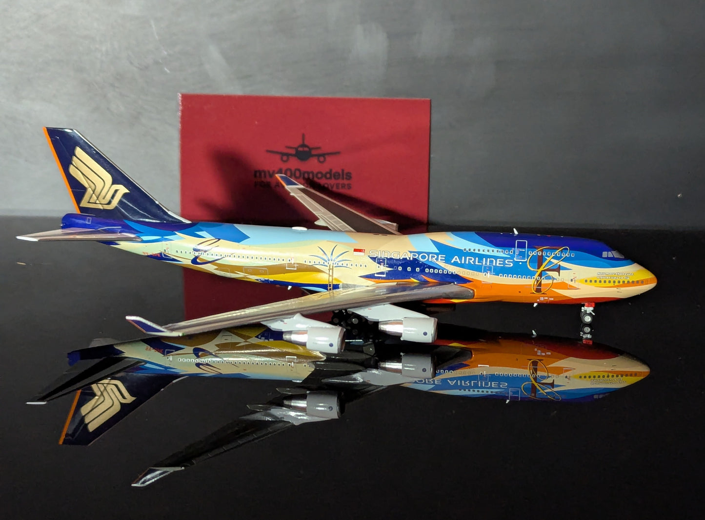 1:400 Singapore Airlines B747-400 “Tropical” JC Wings