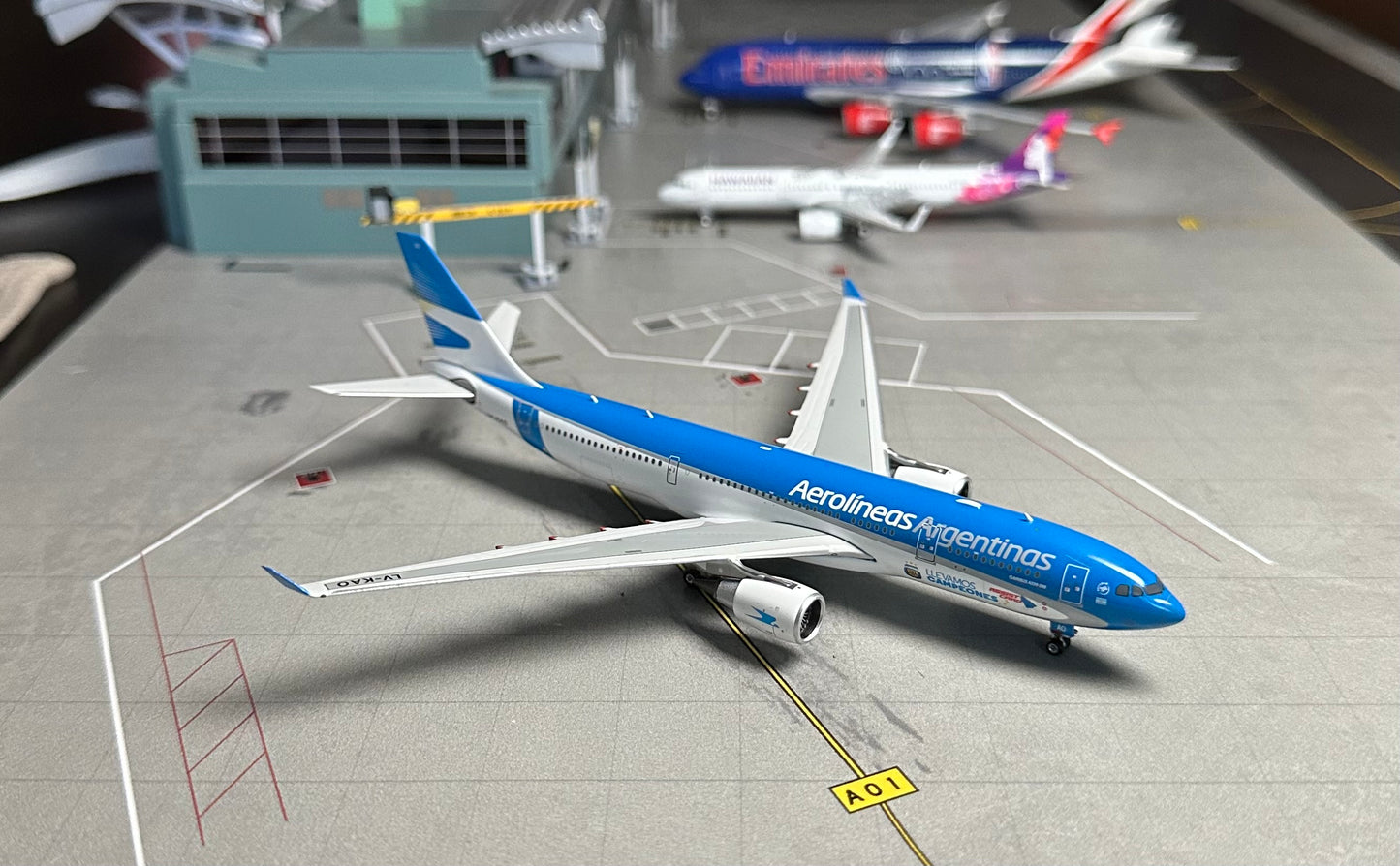 1:400 Aerolineas Argentinas A330-200 “Llevamos Campeones” Phoenix Models