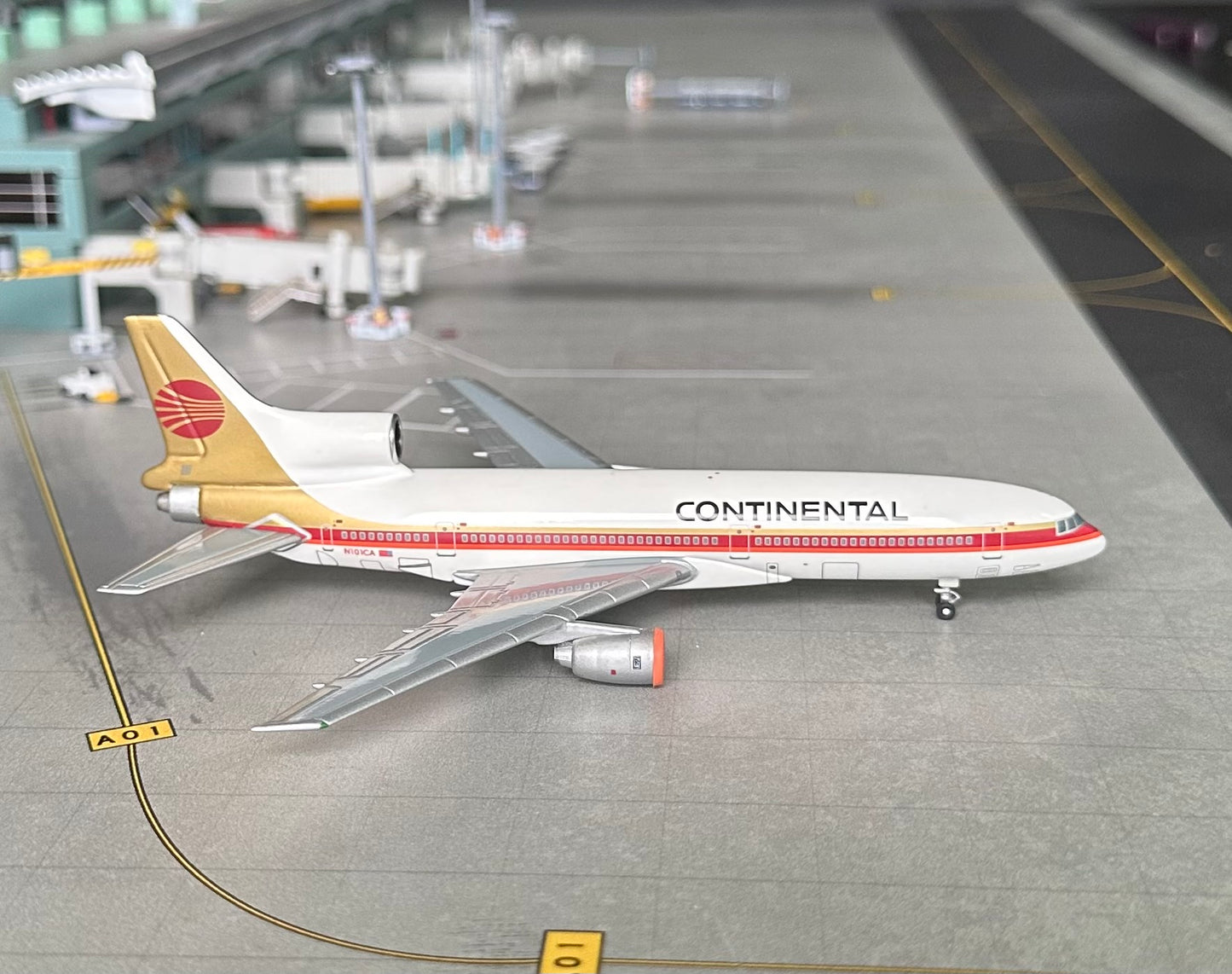 1:400 Continental Airlines Red Tail* Lockheed L-1011 Tristar BlueBox