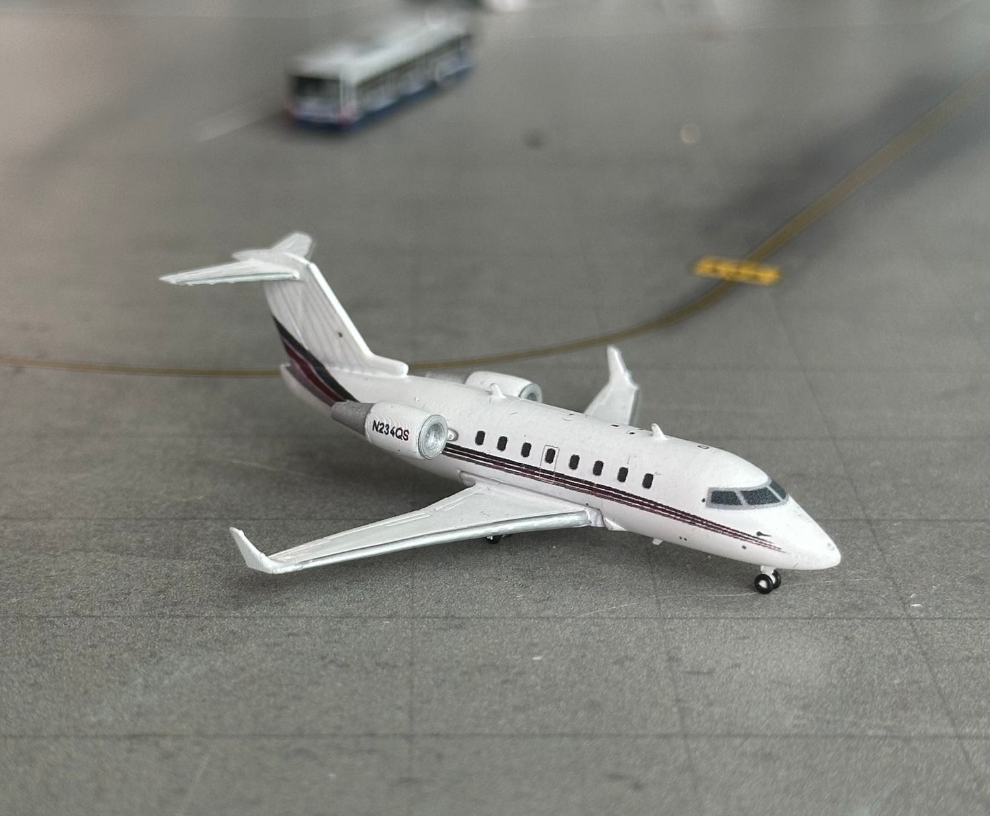 1:400 NetJets Challenger 600 3D Design Deck