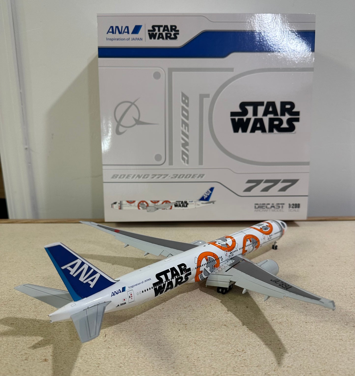1:200 ANA All Nippon Airways B777-200ER “Star Wars” JC Wings Flaps Down*