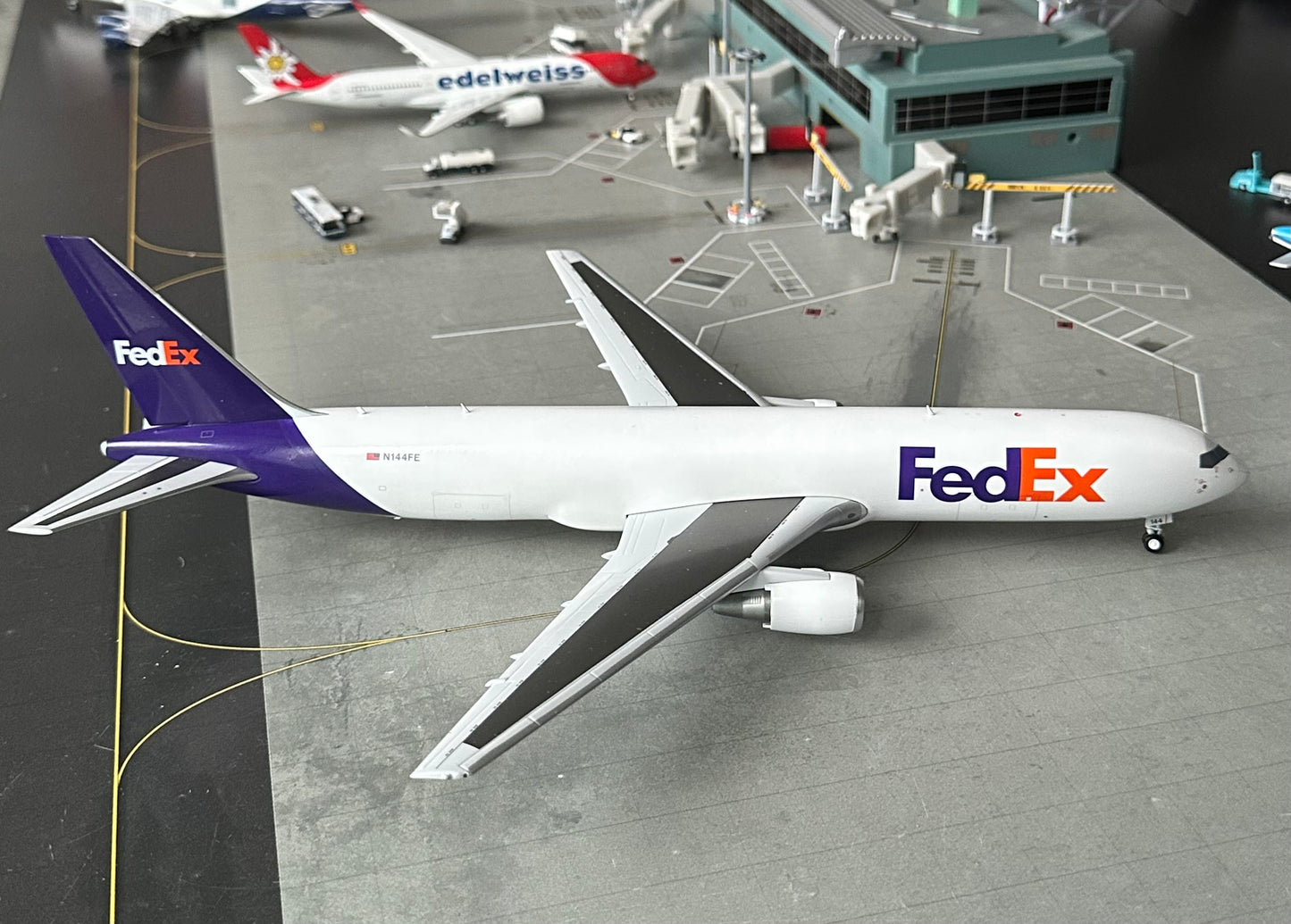 1:200 FedEx B767-300ERF Gemini200