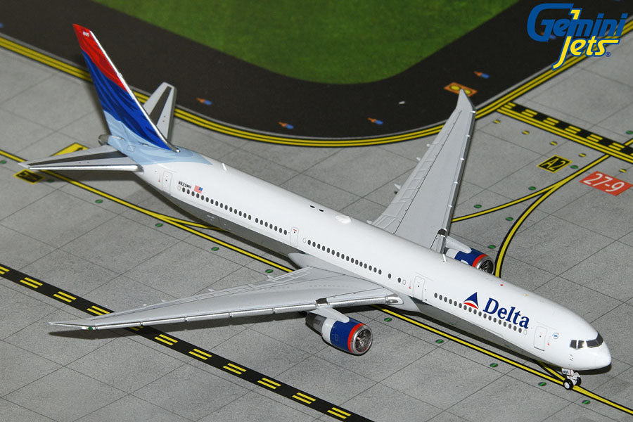 1:400 Delta Air Lines B767-400ER "Colors In Motion" Gemini Jets