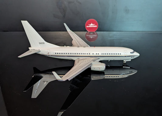 1:200 United States Navy B737-7AFC C-40A JC Wings Flaps Down*