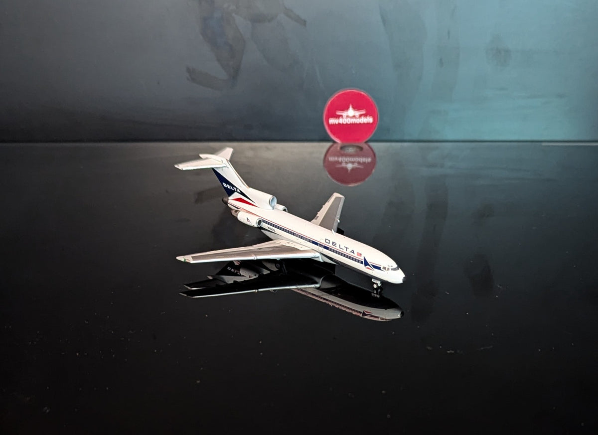 1:400 Delta Air Lines B727-100 N1633 “Widget Livery” Gemini Jets