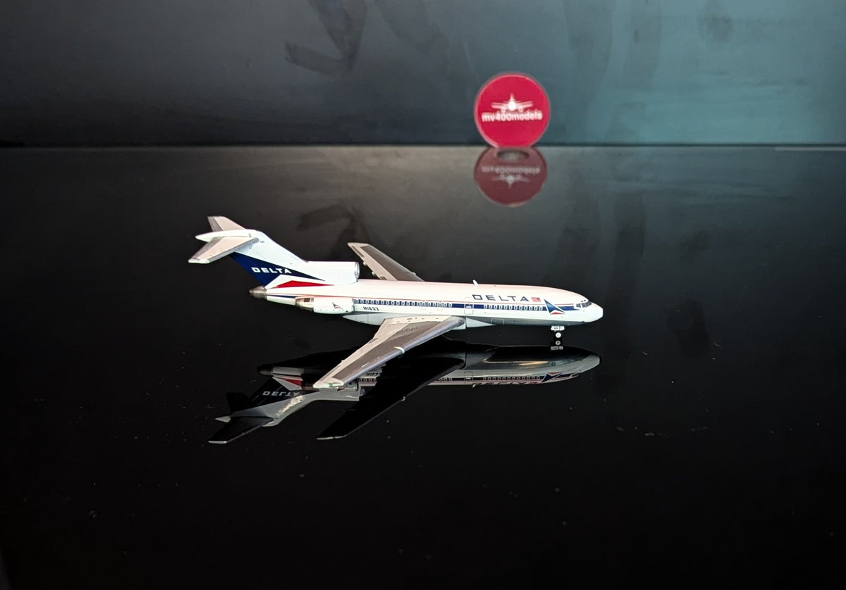1:400 Delta Air Lines B727-100 N1633 “Widget Livery” Gemini Jets