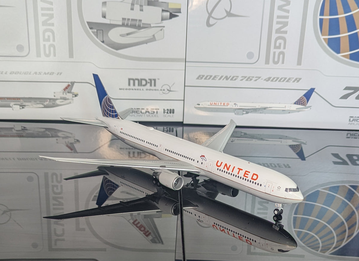 1:200 United Airlines B767-400ER “Denver Broncos” JC Wings