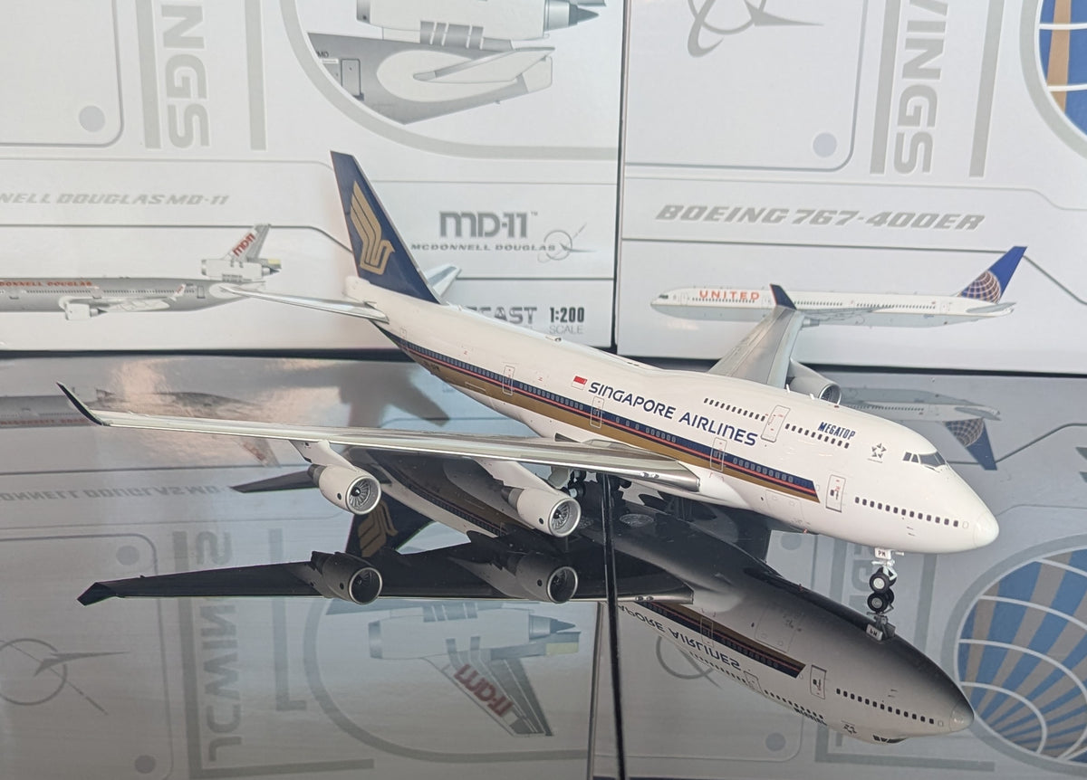 1:200 Singapore Airlines B747-400 “Megatop” JC Wings