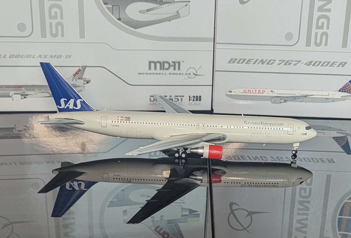 1:200 SAS Scandinavian B767-300ER JC Wings