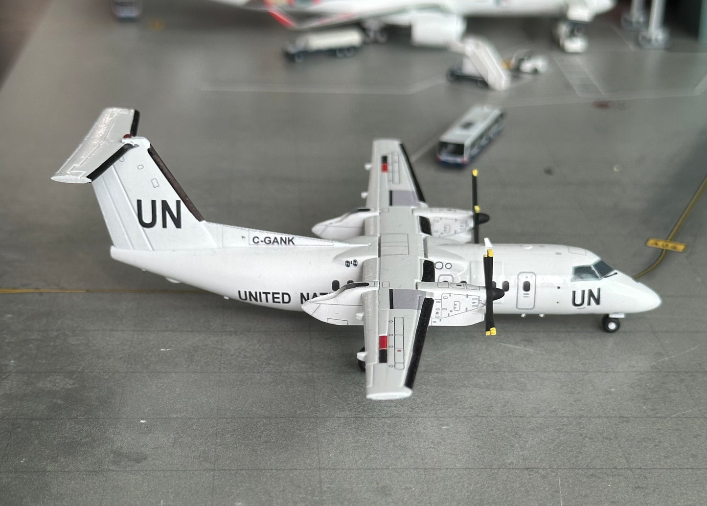 1:200 United Nations Dash 8 Q100 3D Design Deck