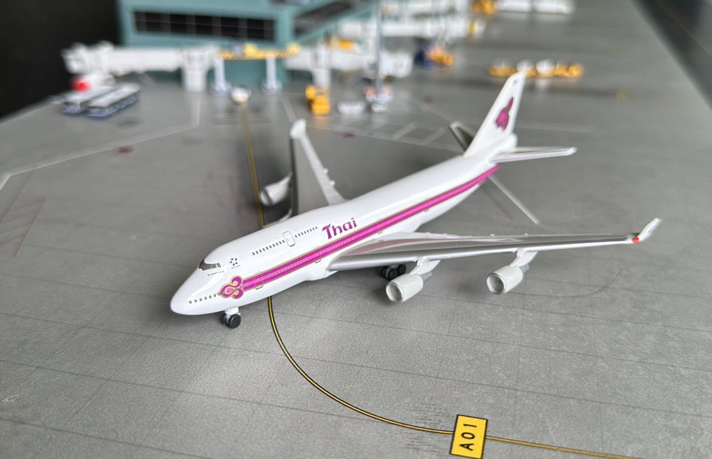 1:500 Thai Airways B747-400 Herpa Wings