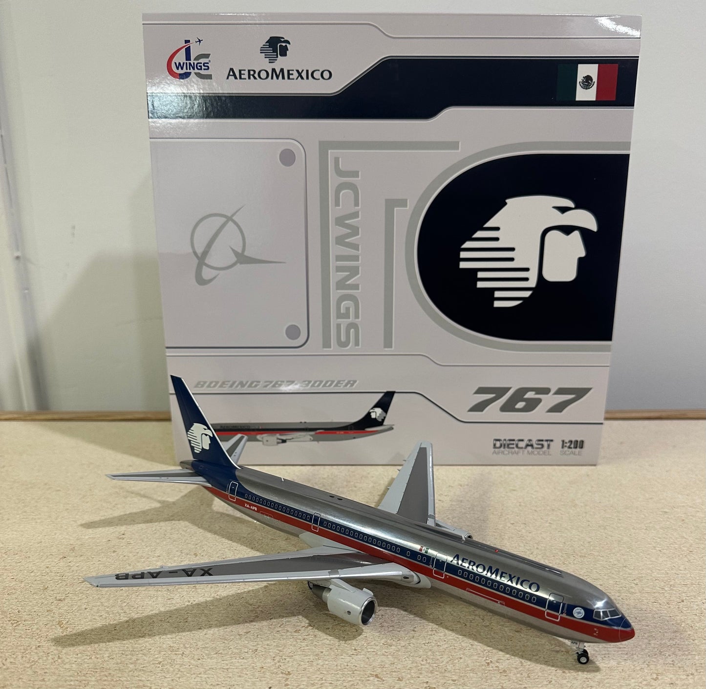 1:200 Aeromexico B767-300ER “Polished” JC Wings