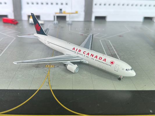 1:400 Air Canada B767-300ER “90s Livery” AeroClassics