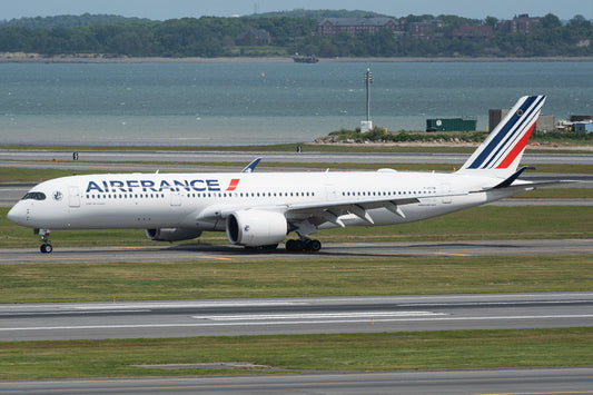 Pre-order 1:400 Air France A350-900 F-HTYM Phoenix Models