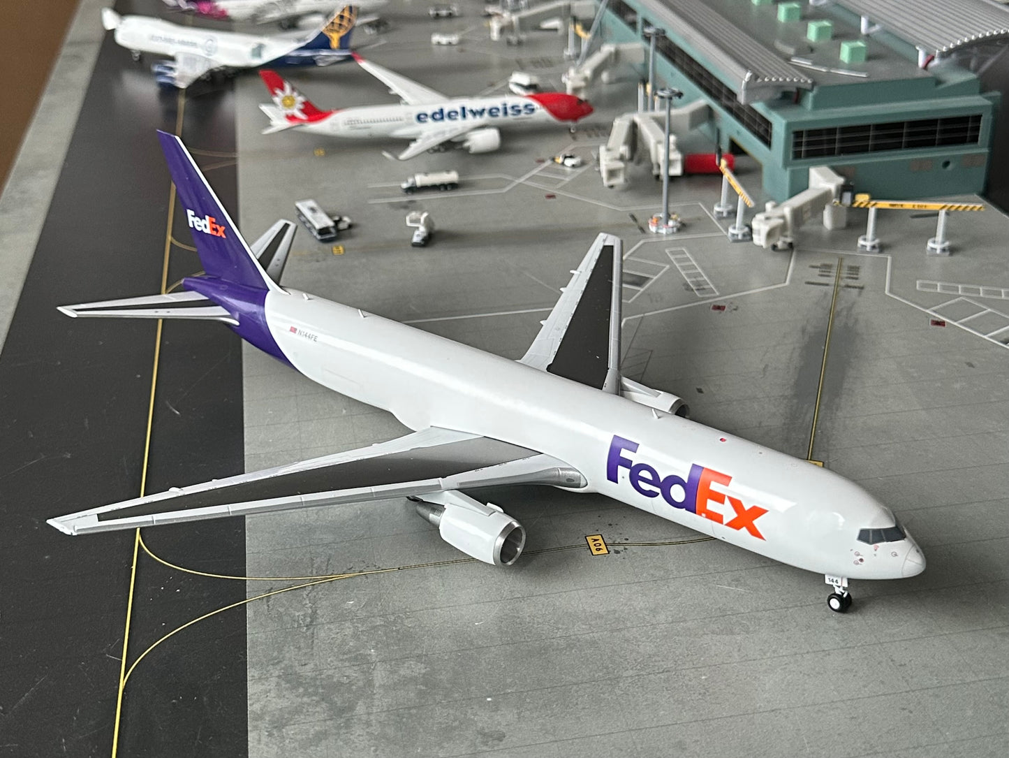 1:200 FedEx B767-300ERF Gemini200