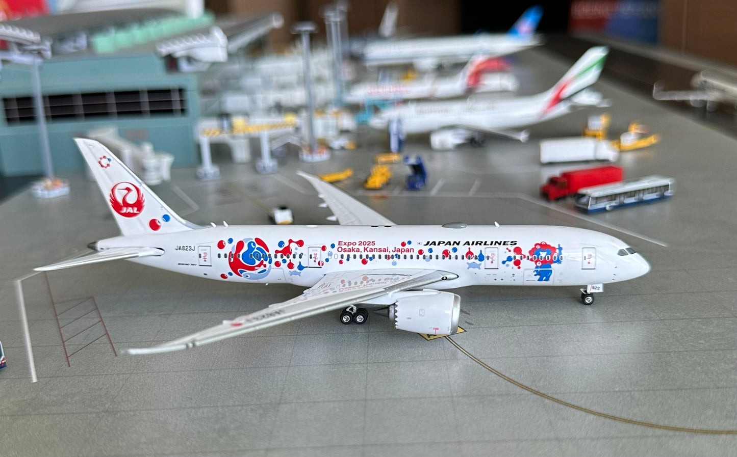 1:400 Japan Airlines B787-8 Dreamliner "Myaku Myaku Jet" Phoenix Models