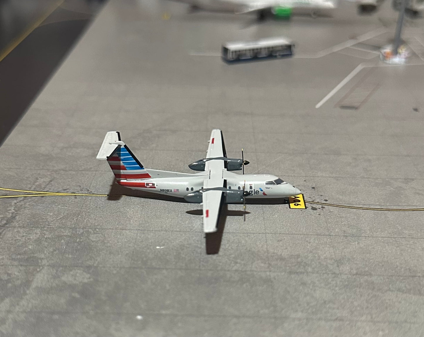 1:400 American Eagle Dash 8-100 Gemini Jets