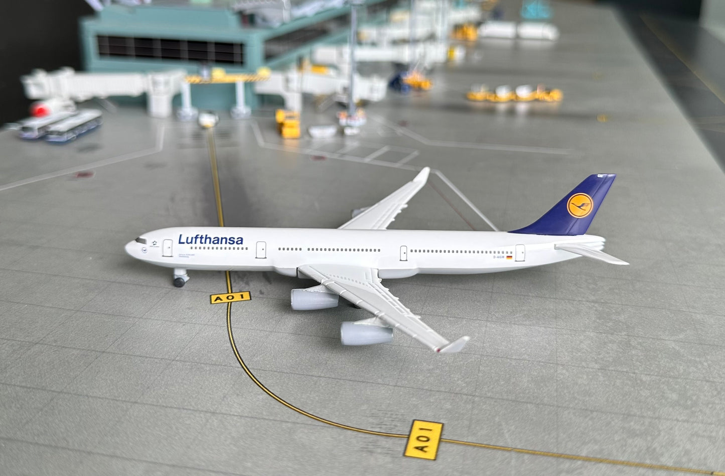 1:500 Lufthansa A340-300 Herpa Wings