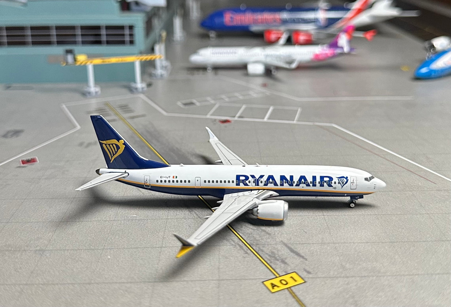 1:400 Ryanair B737 Max 8 Phoenix Models