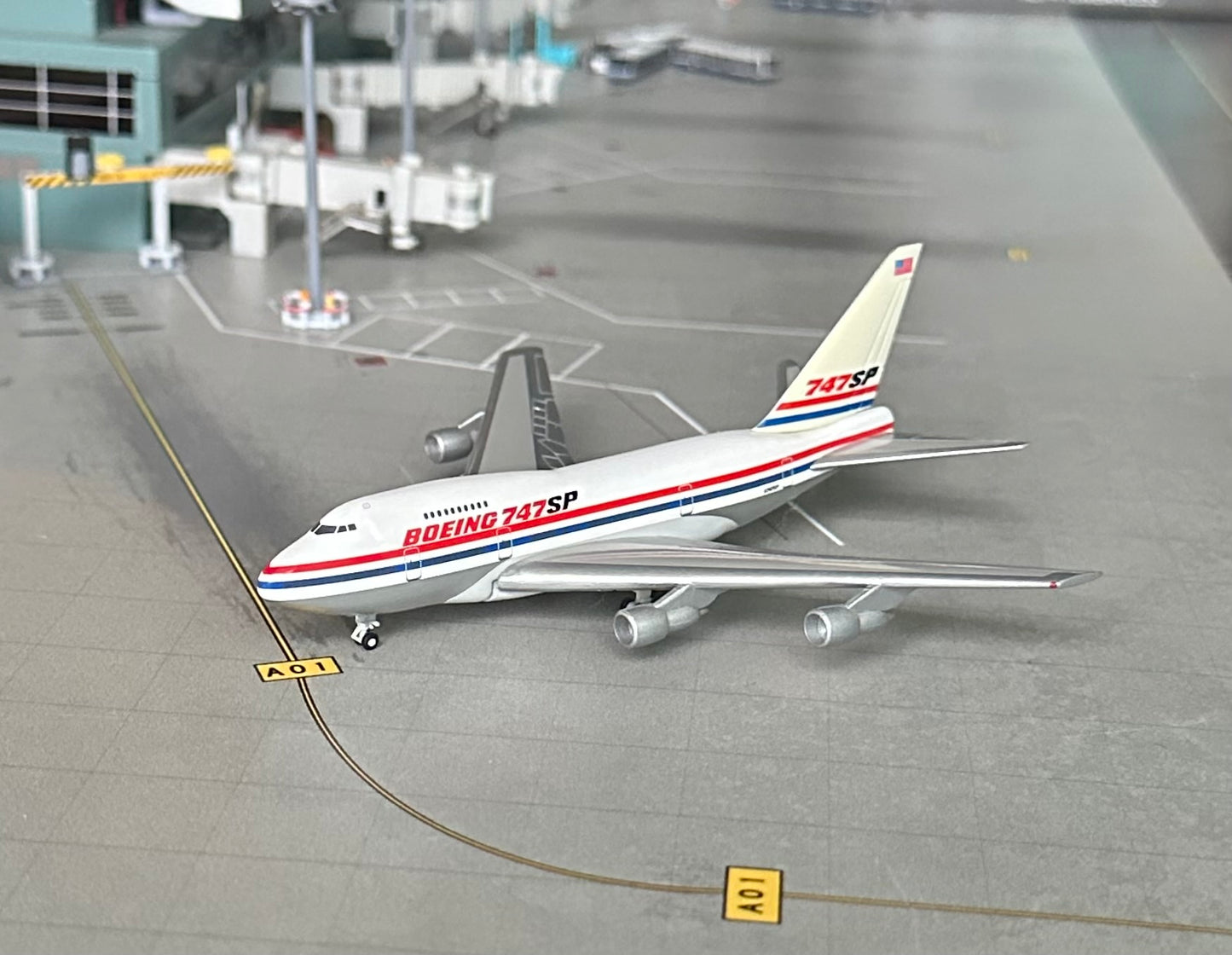 1:500 Boeing House Colors B747SP Herpa Wings