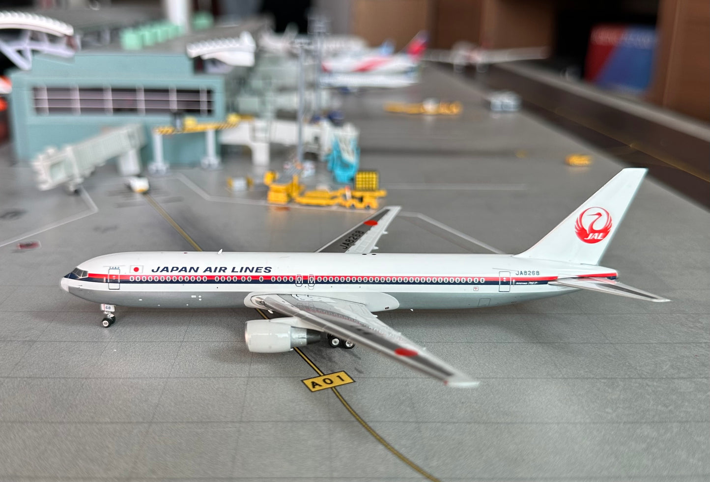 1:400 Japan Airlines B767-300ER Phoenix Models