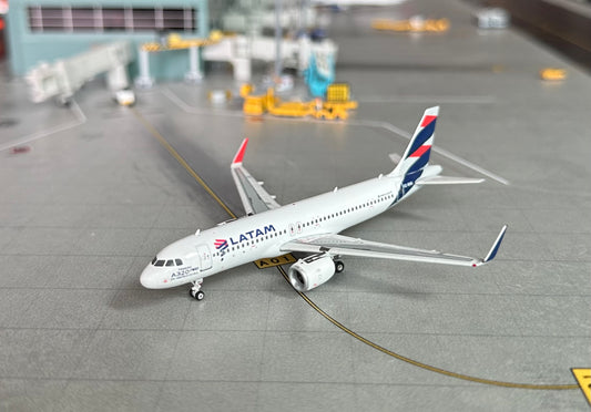 1:400 LATAM A320neo Phoenix Models