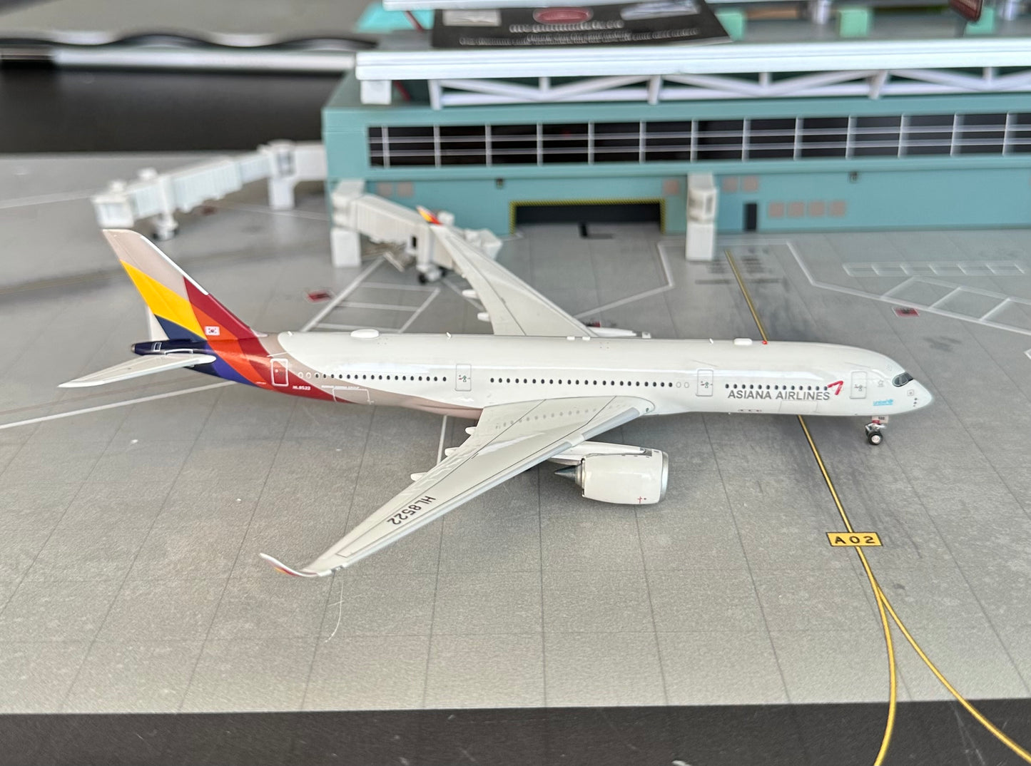 1:400 Asiana Airlines Airbus A350-941 detachable gear Aviation 400