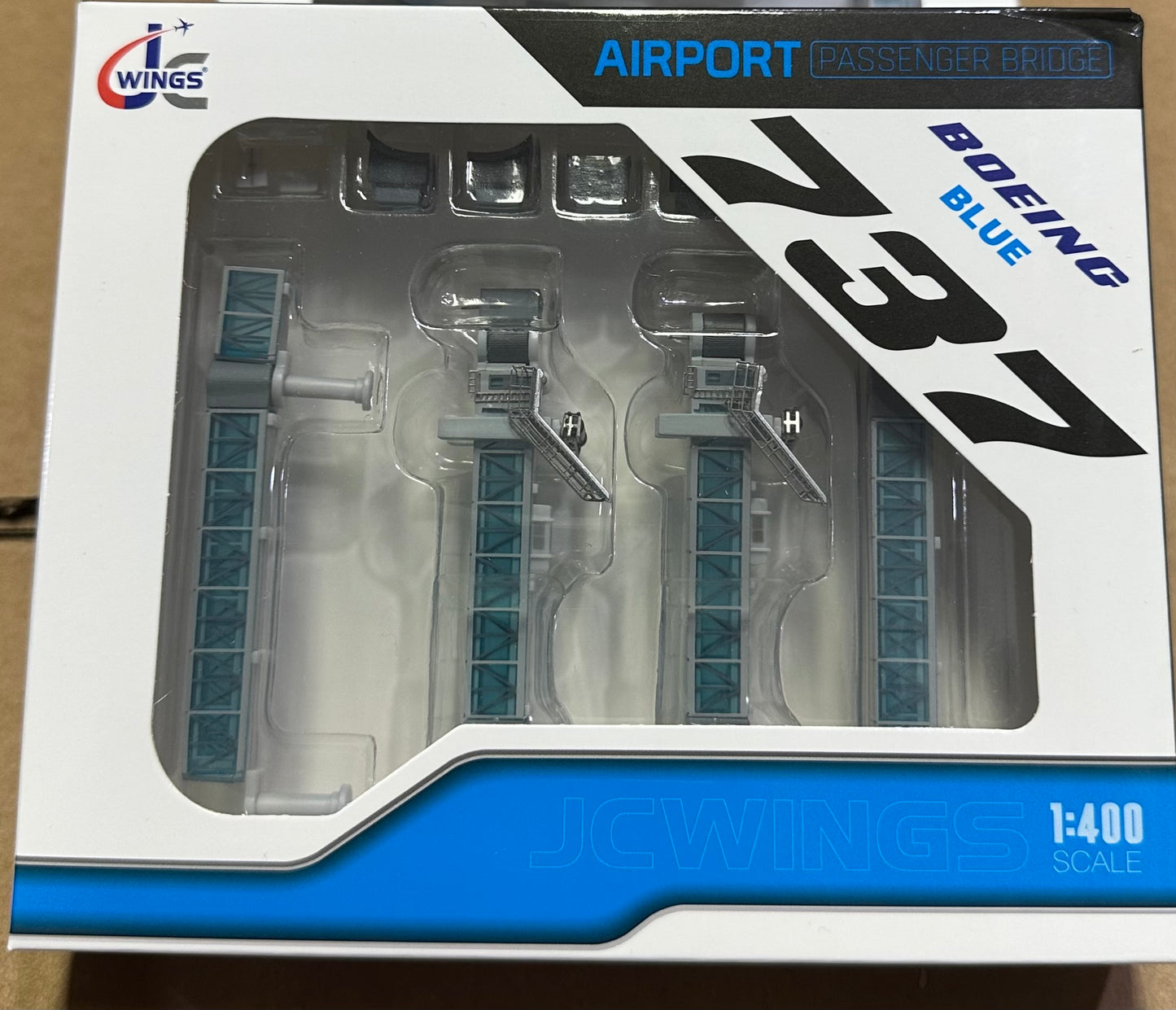 1:400 Airport Passenger Boarding Bridge Set GSE B737 (Blue) JC Wings