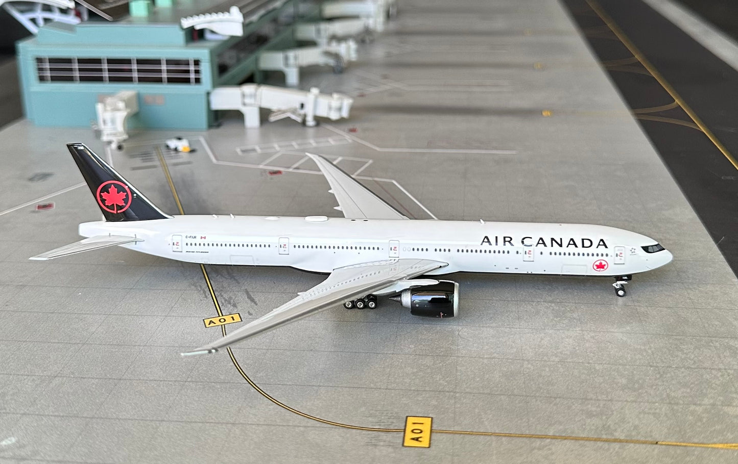 1:400 Air Canada B777-300ER Phoenix Models