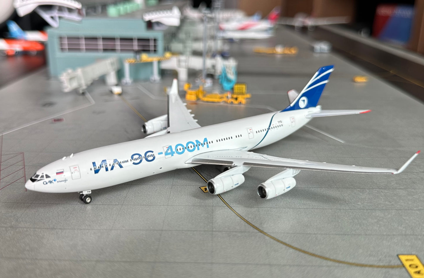 1:400 UAC IL-96-400M Phoenix Models