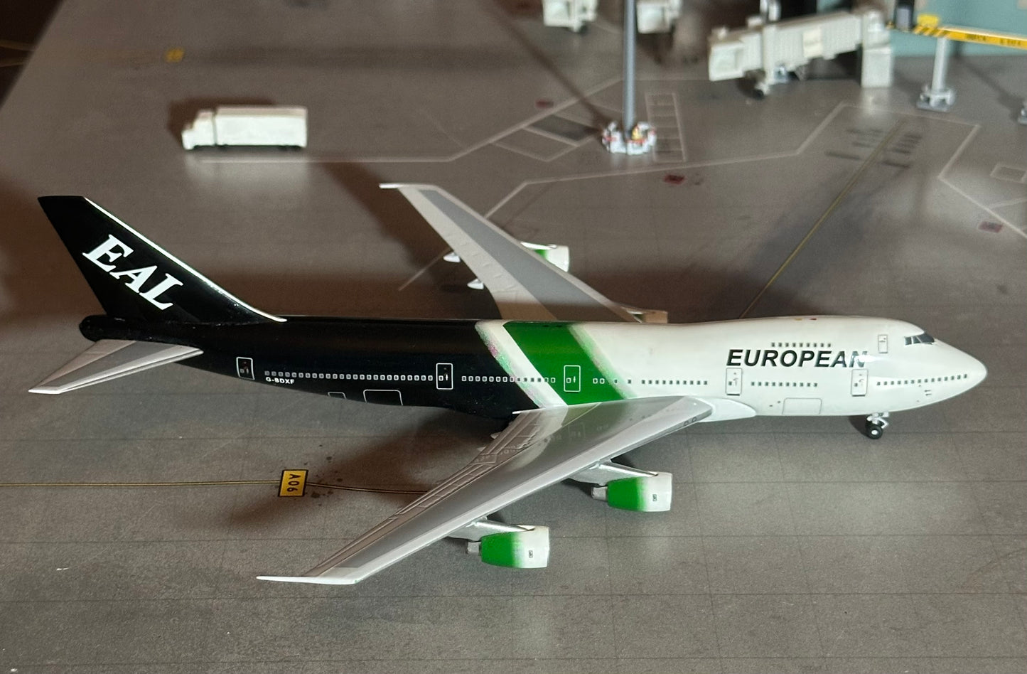 1:400 EAL European  B747-200 (Green) AeroClassics