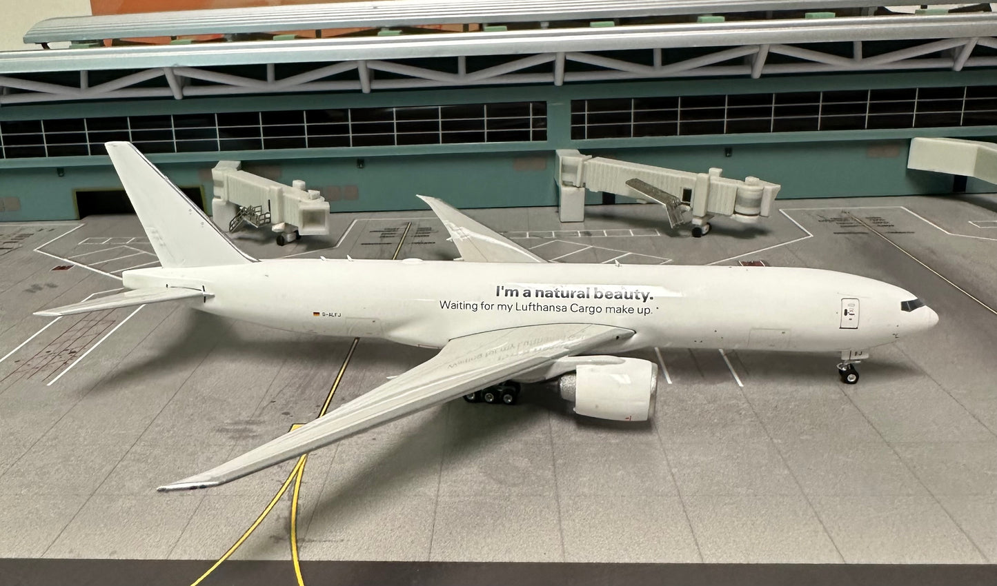 1:400 Lufthansa Cargo B777-200F "I'm a Natural Beauty" Phoenix Models