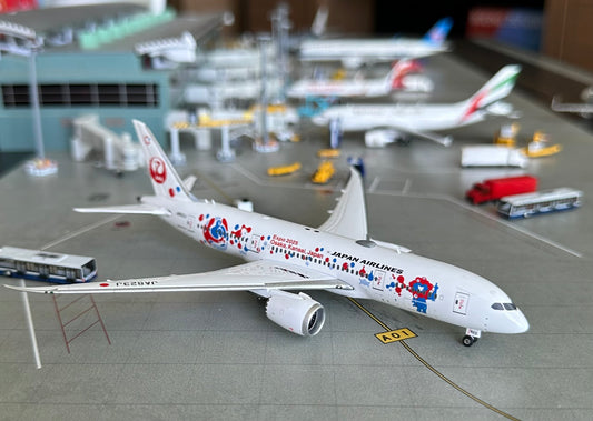 1:400 Japan Airlines B787-8 Dreamliner "Myaku Myaku Jet" Phoenix Models