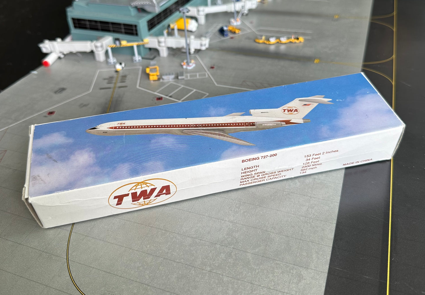 1:200 TWA- Trans World Airlines B727-200 Vintage Plastic Snap-fit Model