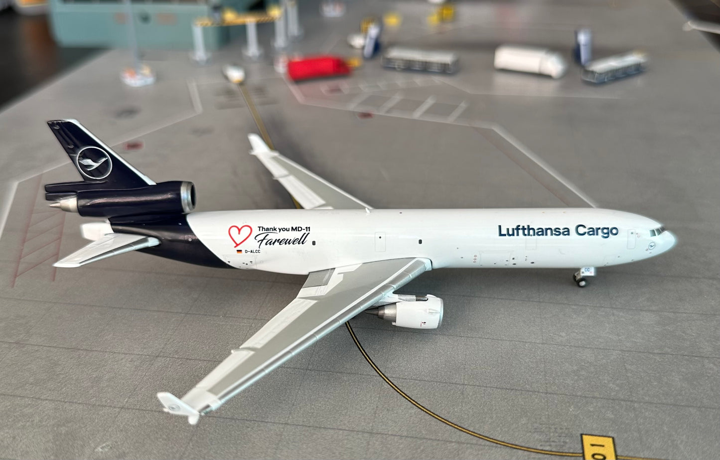 1:400 Lufthansa Cargo MD-11F Gemini Jets